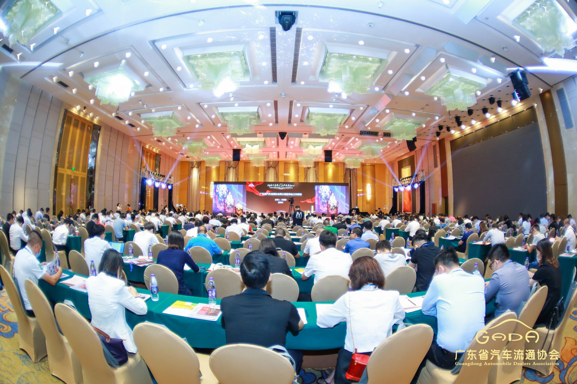 喜报丨开云手机在线登陆入口-开云(中国)“包揽”省汽车流通行业颁奖礼53项大奖(图1)