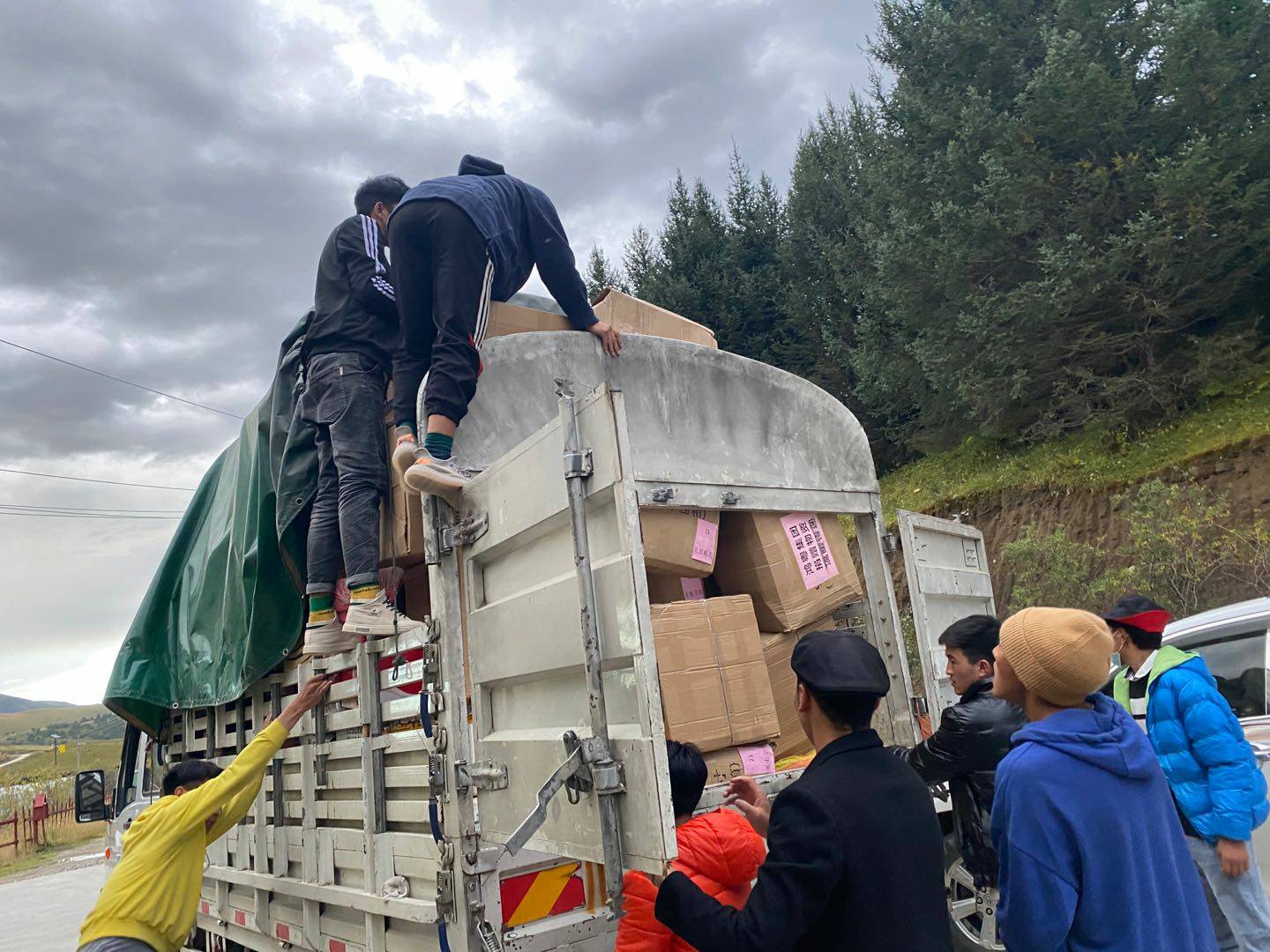 开云手机在线登陆入口-开云(中国)公益回顾丨家国同欢月同圆 温暖满载甘孜州(图5)
